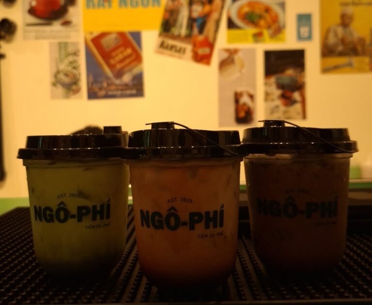 Menu minuman Ngophi kedai kopi di Semarang